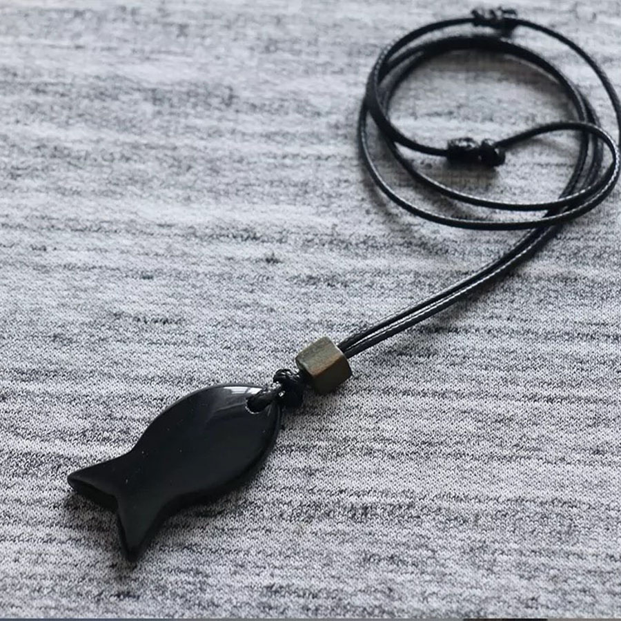 Vintage Fashion Enthusiasts - Kalung Liontin Berbentuk Ikan dari Batu