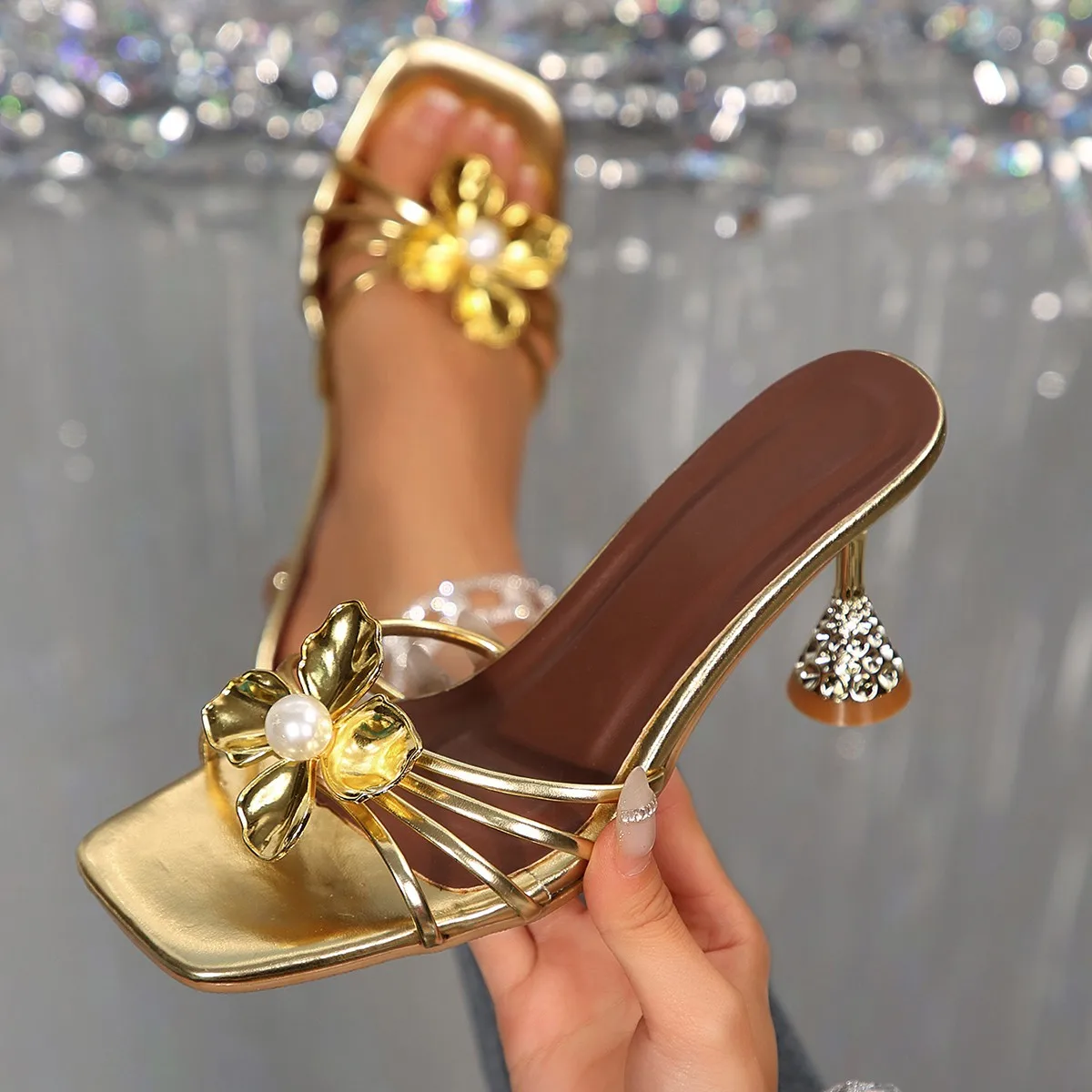 Vintage Fashion Style - Sandal Wanita Vintage Berbahan Logam dengan