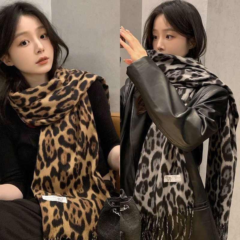 Syal Pola Leopard Sutra Retro  - Vintage Fashion Wear ulasan dan harga